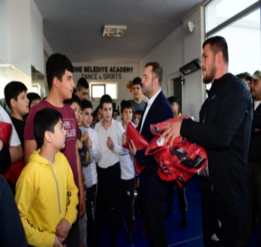 Başkan Yüksel, sporcularla buluştu 