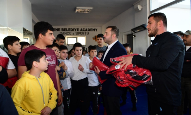 Başkan Yüksel, sporcularla buluştu 