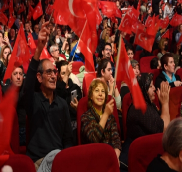 "Bir Diriliş Destanı Çanakkale” konseri yoğun ilgi gördü. 