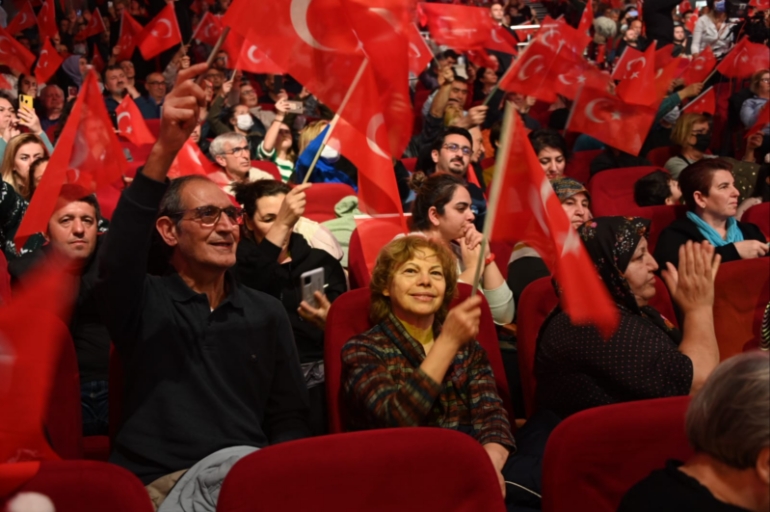  Bir Diriliş Destanı Çanakkale” konseri yoğun ilgi gördü. 
